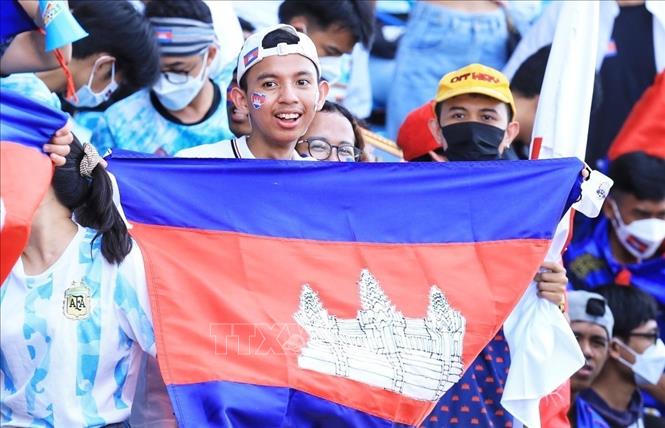 Trong ảnh: Một cổ động viên của Campuchia đến cổ vũ cho đội bóng của mình. Ảnh: Tuấn Anh - TTXVN